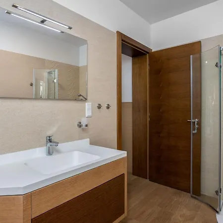 Apartment 1 Bedroom In